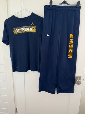NWOT Nike University of Michigan track pant & tee boys sz L XL